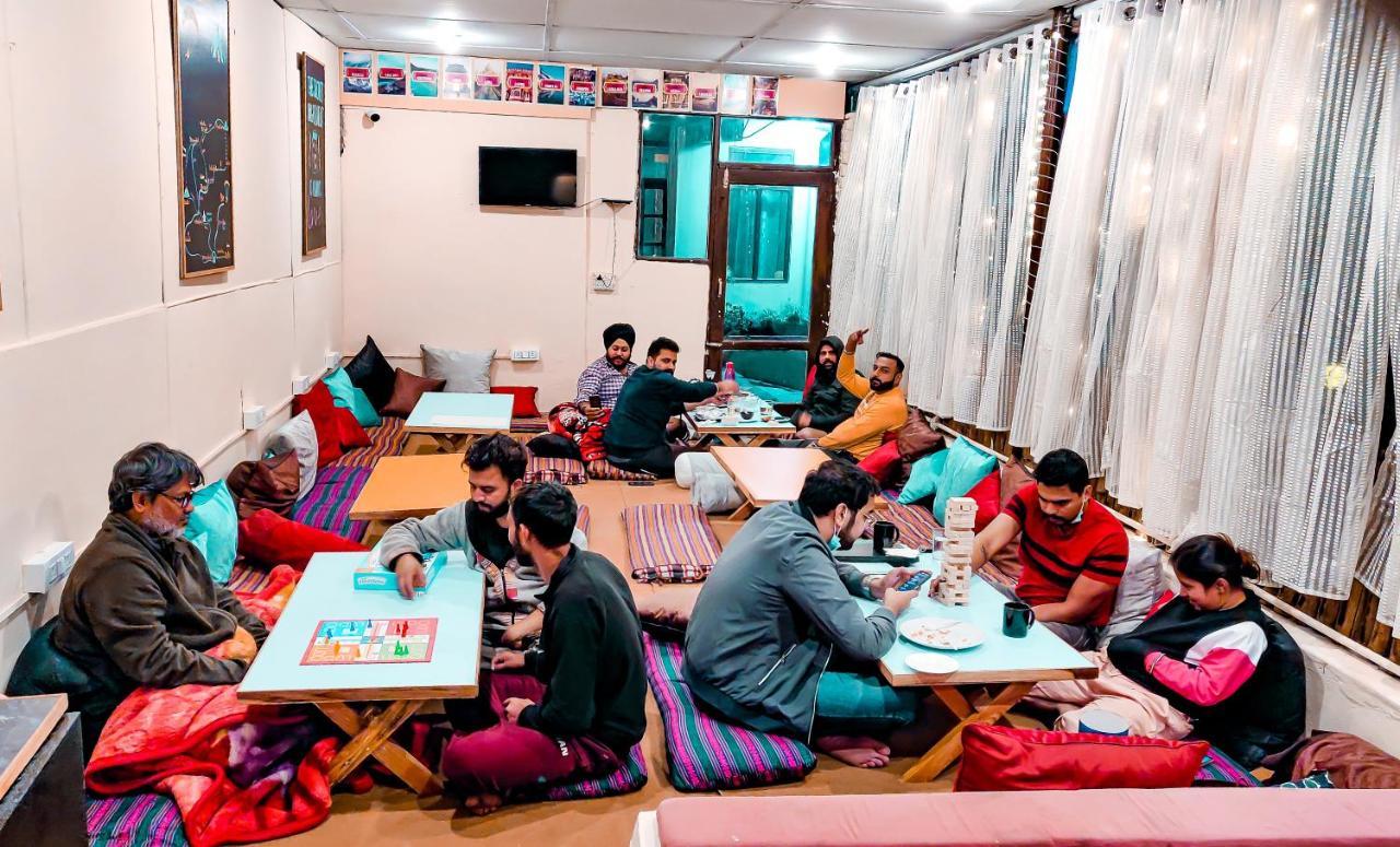 Moustache Mcleodganj Hostel แมคลอยด์กันจ์ ภายนอก รูปภาพ