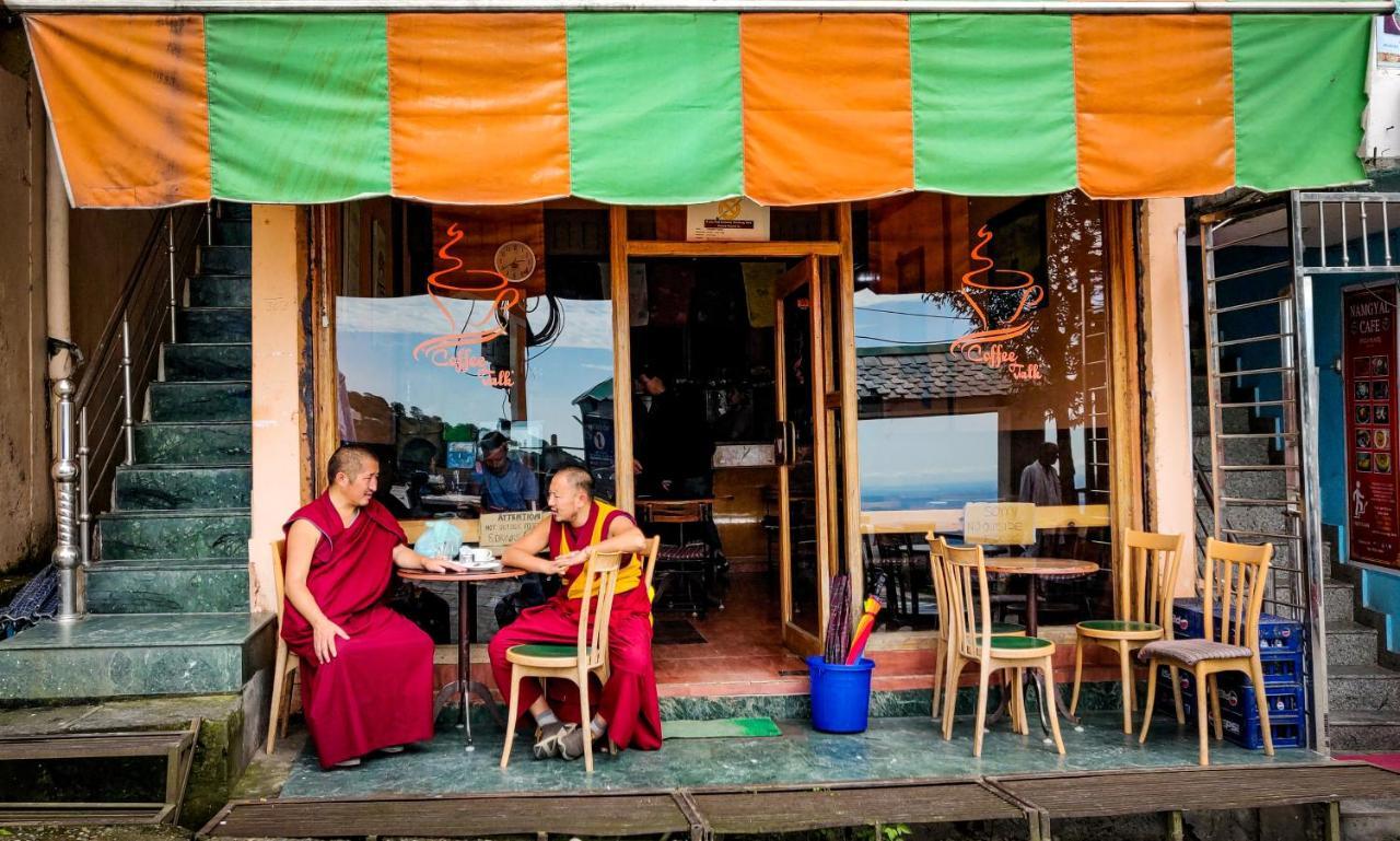 Moustache Mcleodganj Hostel แมคลอยด์กันจ์ ภายนอก รูปภาพ
