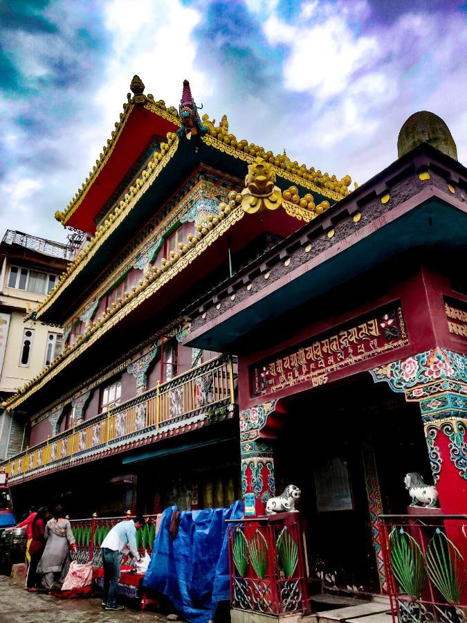 Moustache Mcleodganj Hostel แมคลอยด์กันจ์ ภายนอก รูปภาพ