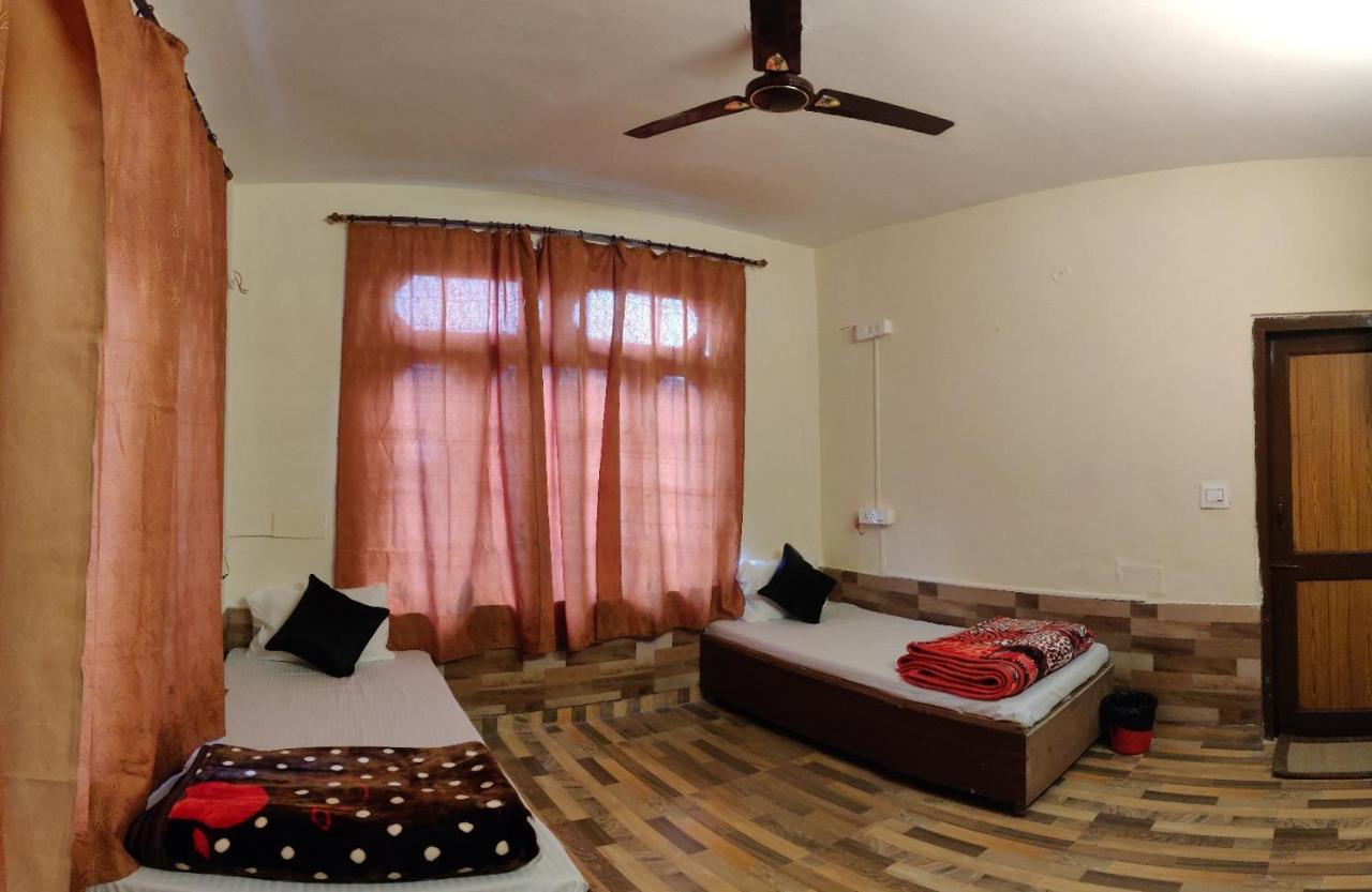 Moustache Mcleodganj Hostel แมคลอยด์กันจ์ ภายนอก รูปภาพ