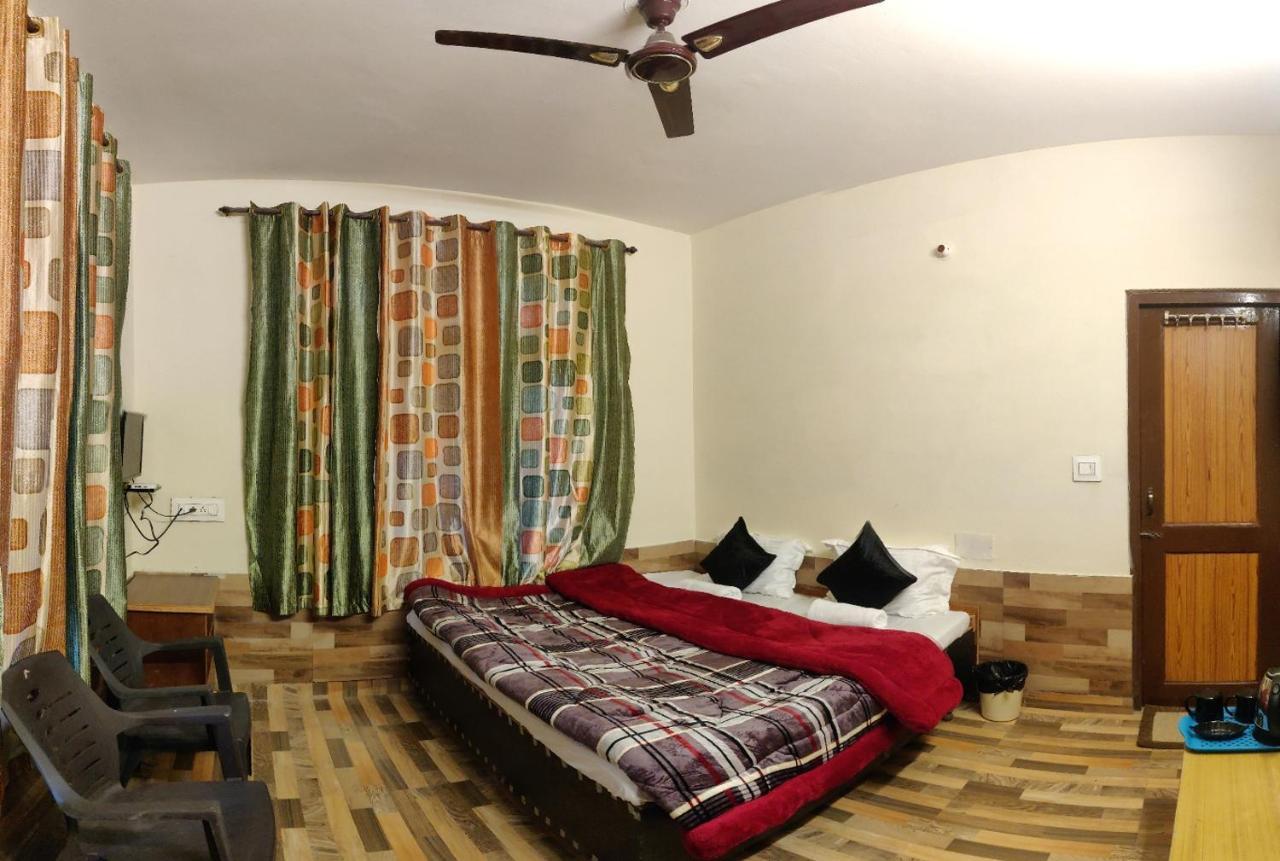 Moustache Mcleodganj Hostel แมคลอยด์กันจ์ ภายนอก รูปภาพ