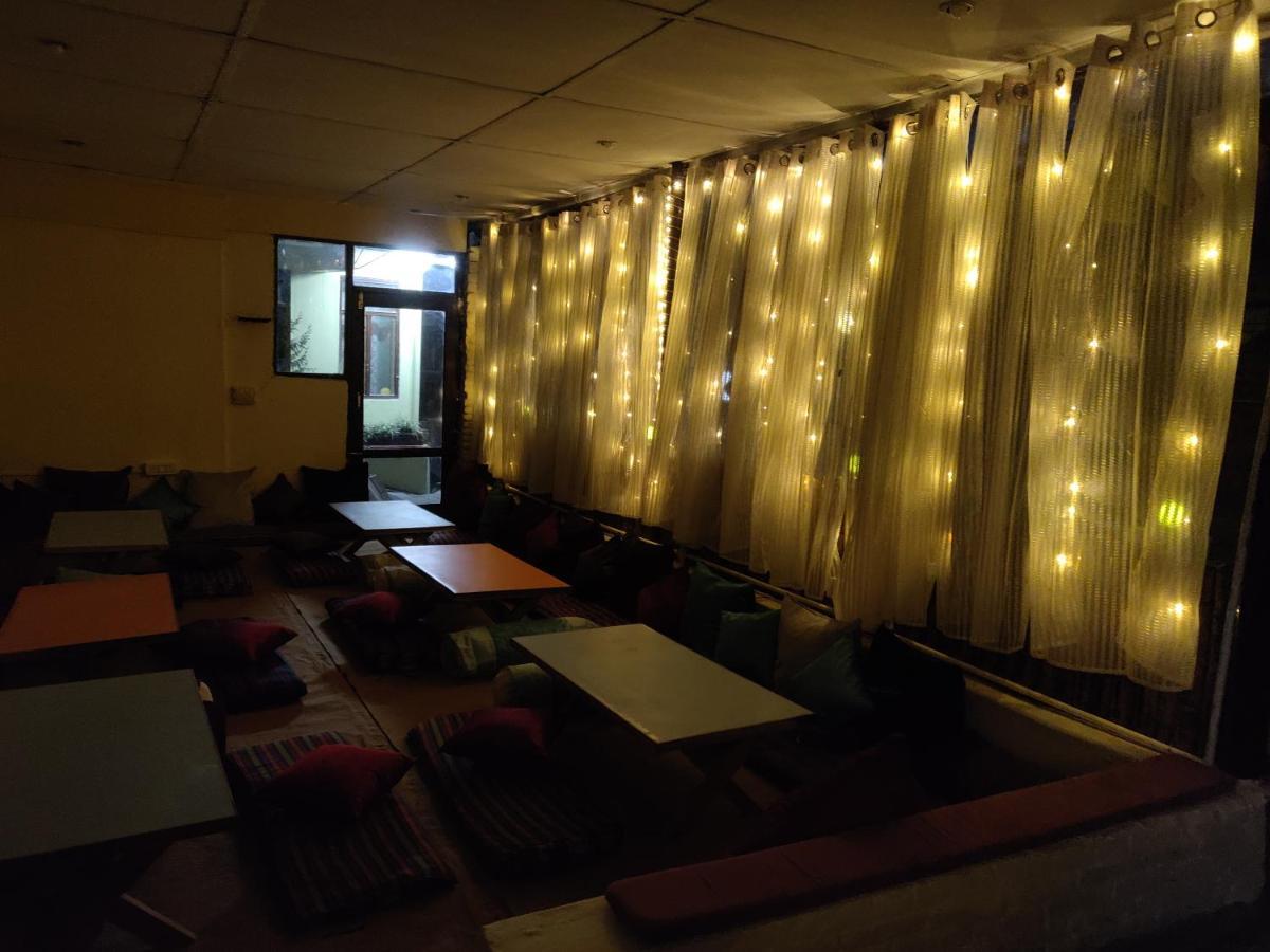 Moustache Mcleodganj Hostel แมคลอยด์กันจ์ ภายนอก รูปภาพ