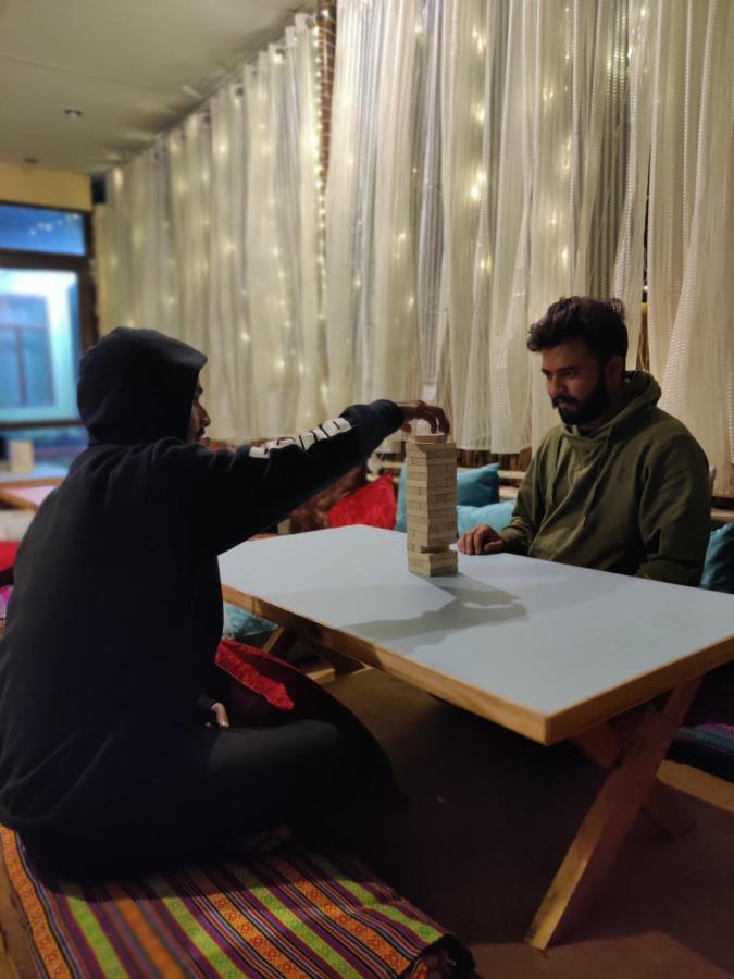 Moustache Mcleodganj Hostel แมคลอยด์กันจ์ ภายนอก รูปภาพ