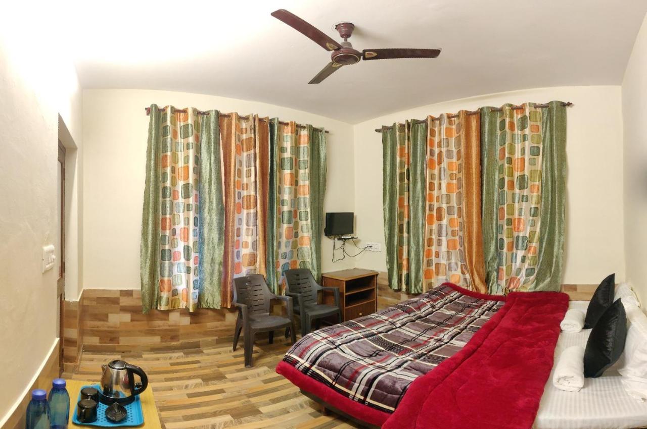 Moustache Mcleodganj Hostel แมคลอยด์กันจ์ ภายนอก รูปภาพ
