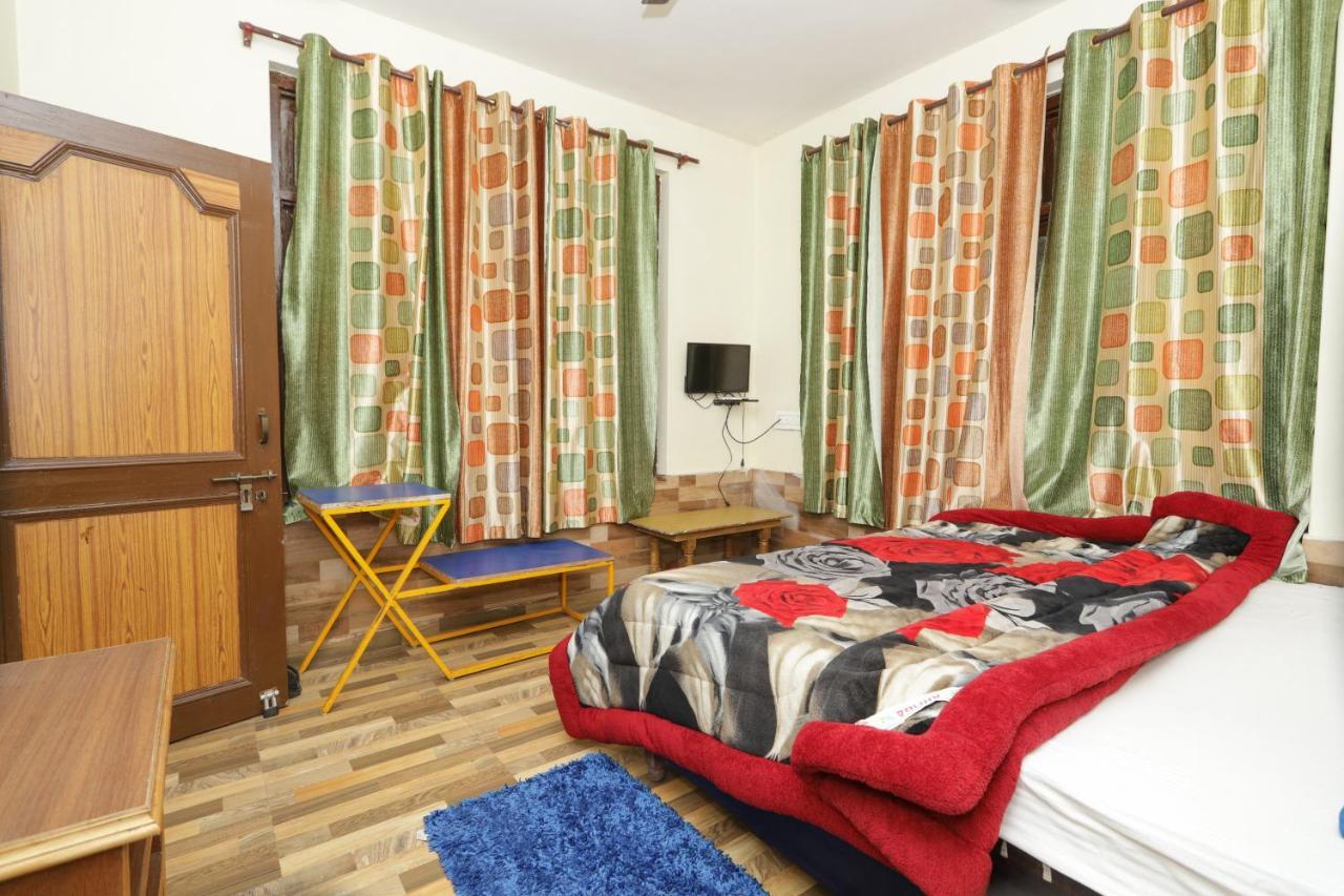 Moustache Mcleodganj Hostel แมคลอยด์กันจ์ ภายนอก รูปภาพ