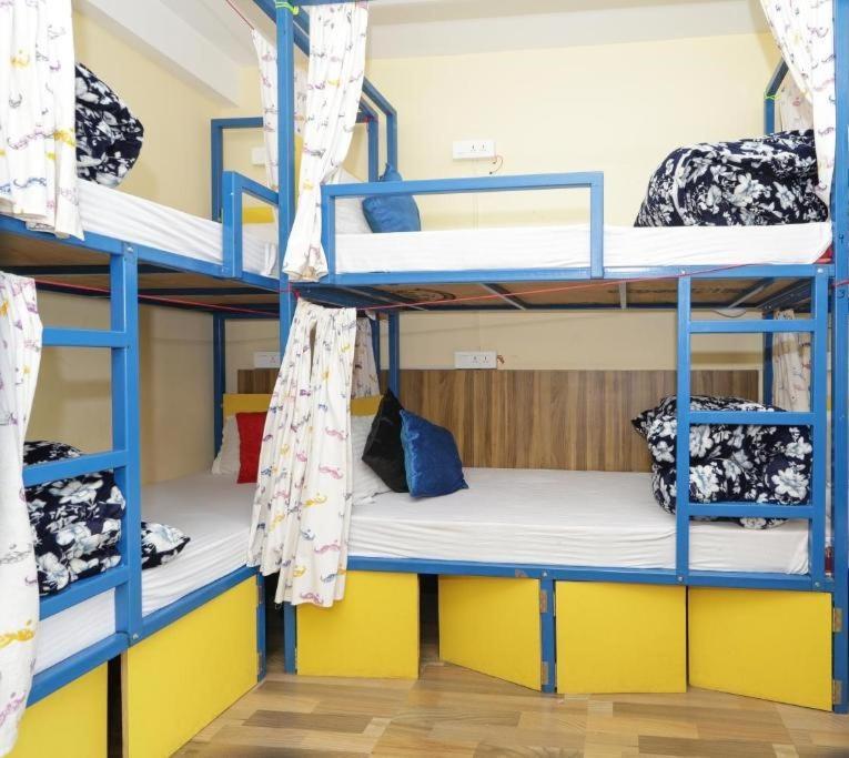 Moustache Mcleodganj Hostel แมคลอยด์กันจ์ ภายนอก รูปภาพ